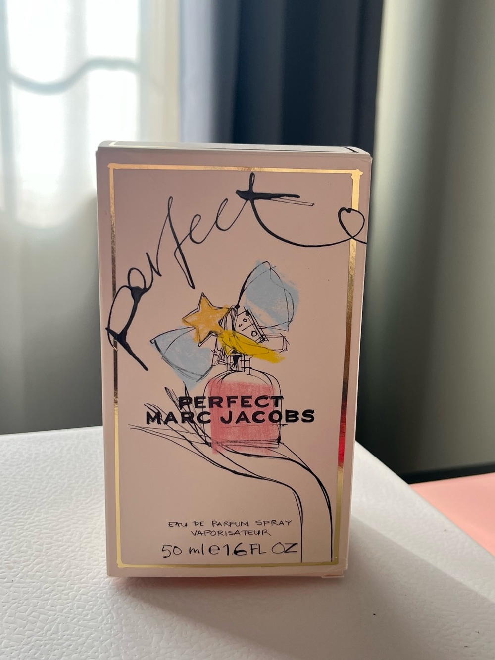 Marc Jacobs Perfect Eau de Parfum - Pale Pink with Gold Accents